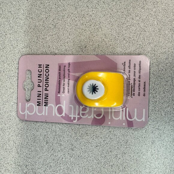 Lot of 11 Assorted Craft Paper Punches Set - Shapes Include Leaf Heart & More - Picture 4 of 13